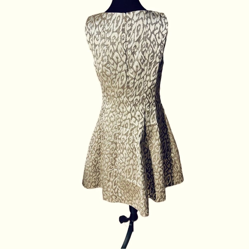 Vince Camuto Gorgeous Holiday Gold V-Neck Fit And Flare Dress Sz 10 - Picture 11 of 13
